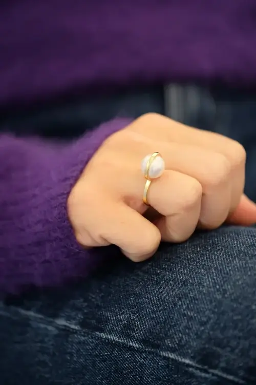Cosi Store • Bague Le Plongeoir Or Jaune & Perle blanche D1928 (D1928)